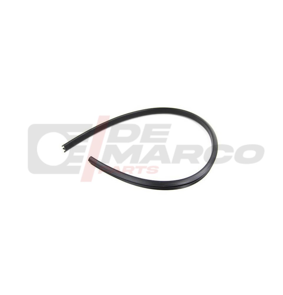 Horizontal cold protection gasket for front door window