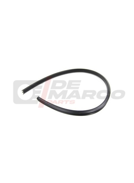 Horizontal cold protection gasket for front door window